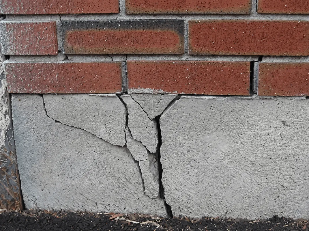 Concrete foundation with serious structural damage in Bakersfield, CA